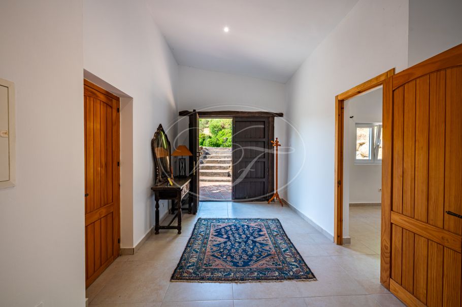 Charmante Spaanse Finca met Gastenverblijf en Schuur, Casares