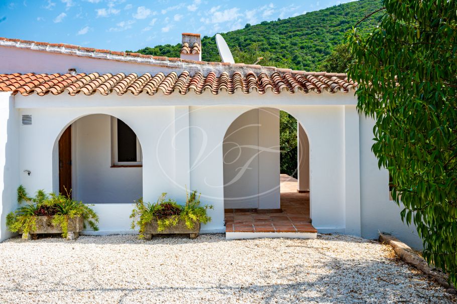Charmante Spaanse Finca met Gastenverblijf en Schuur, Casares