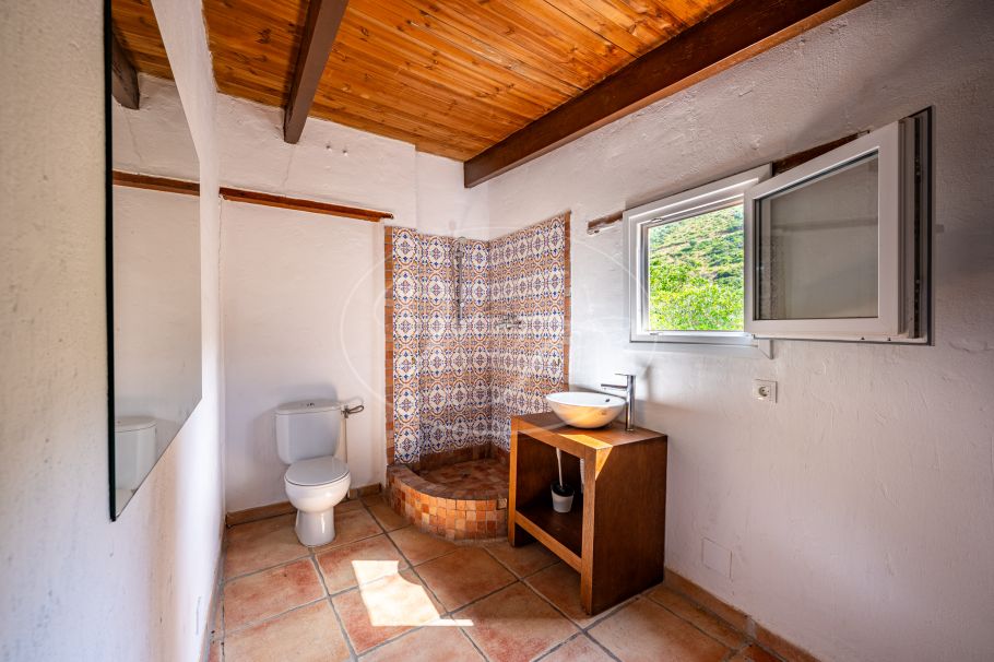 Charmante Spaanse Finca met Gastenverblijf en Schuur, Casares