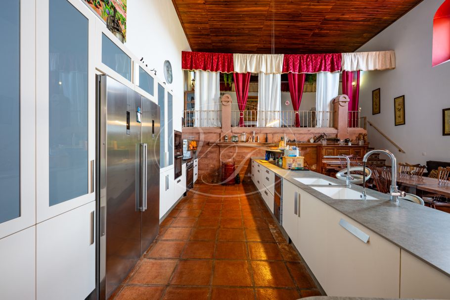 Luxury Cortijo with productive olive grove, Montoro
