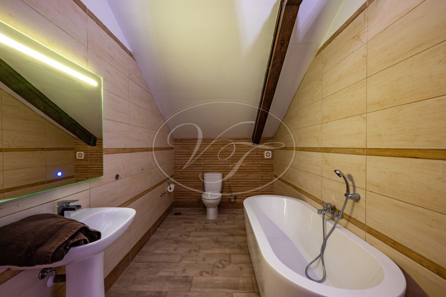 Luxury Cortijo with productive olive grove, Montoro