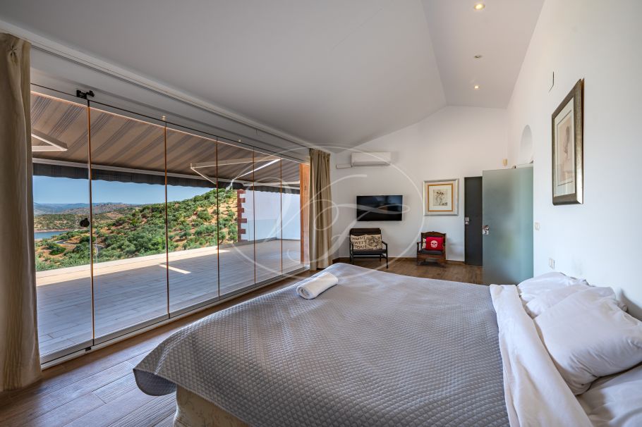Luxury Cortijo with productive olive grove, Montoro