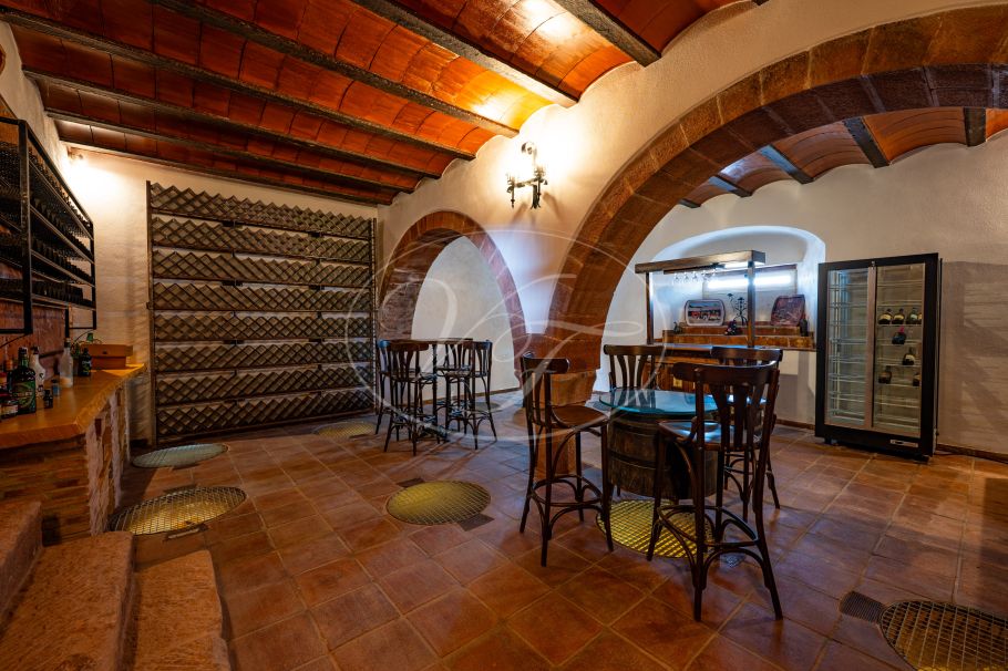 Luxury Cortijo with productive olive grove, Montoro