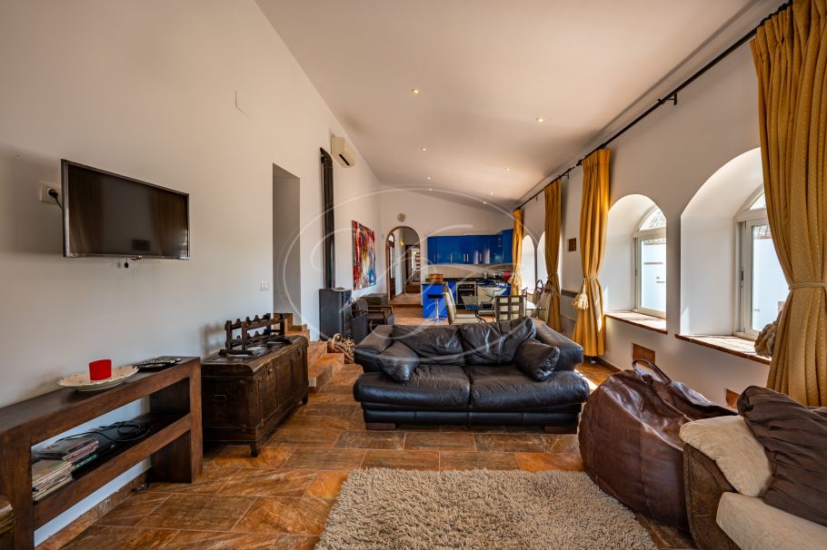 Luxury Cortijo with productive olive grove, Montoro