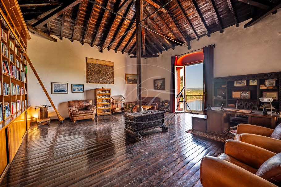 Luxury Cortijo with productive olive grove, Montoro