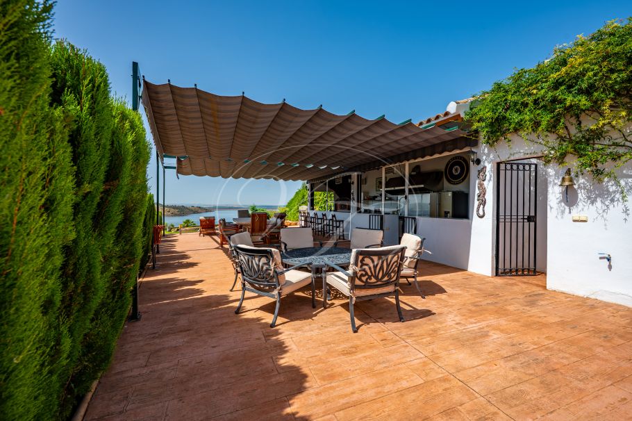 Luxury Cortijo with productive olive grove, Montoro