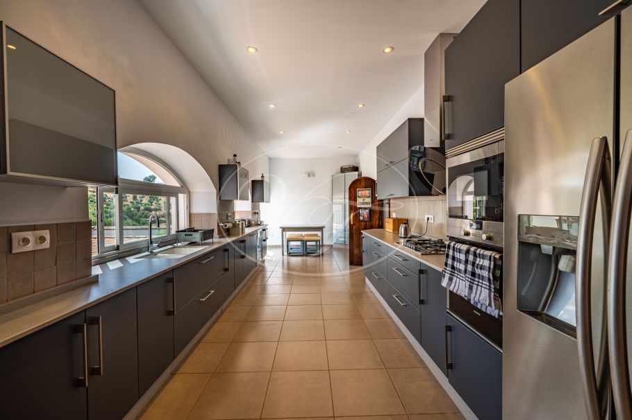 Luxury Cortijo with productive olive grove, Montoro