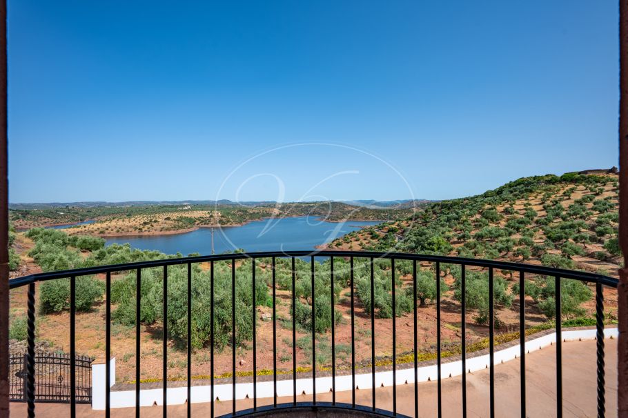 Luxury Cortijo with productive olive grove, Montoro
