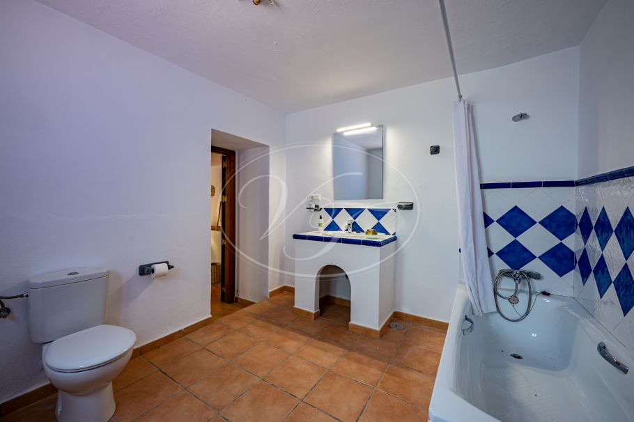 Charming Riverside Village House, Cortes de la Frontera