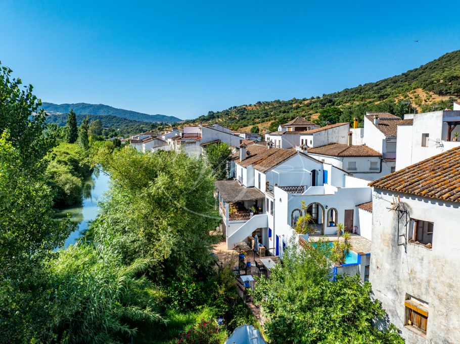 Charming Riverside Village House, Cortes de la Frontera