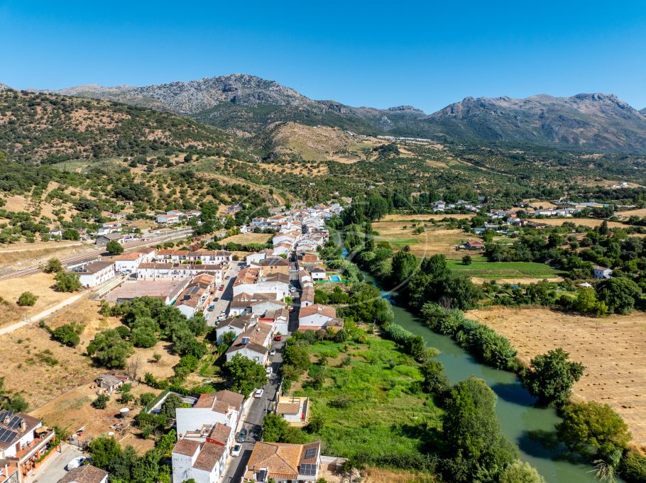 Charming Riverside Village House, Cortes de la Frontera