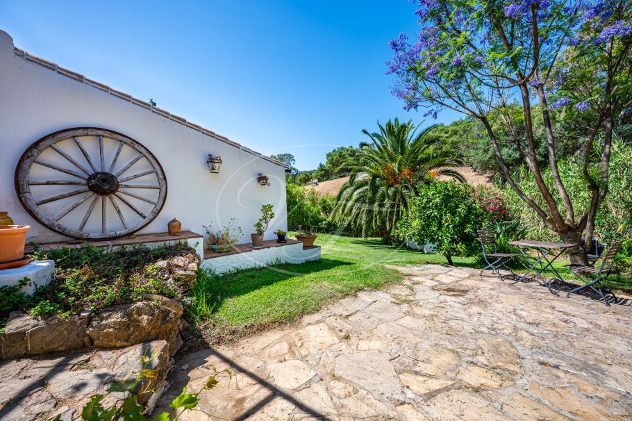 Authentic Finca with Large Plot of Land, Casares