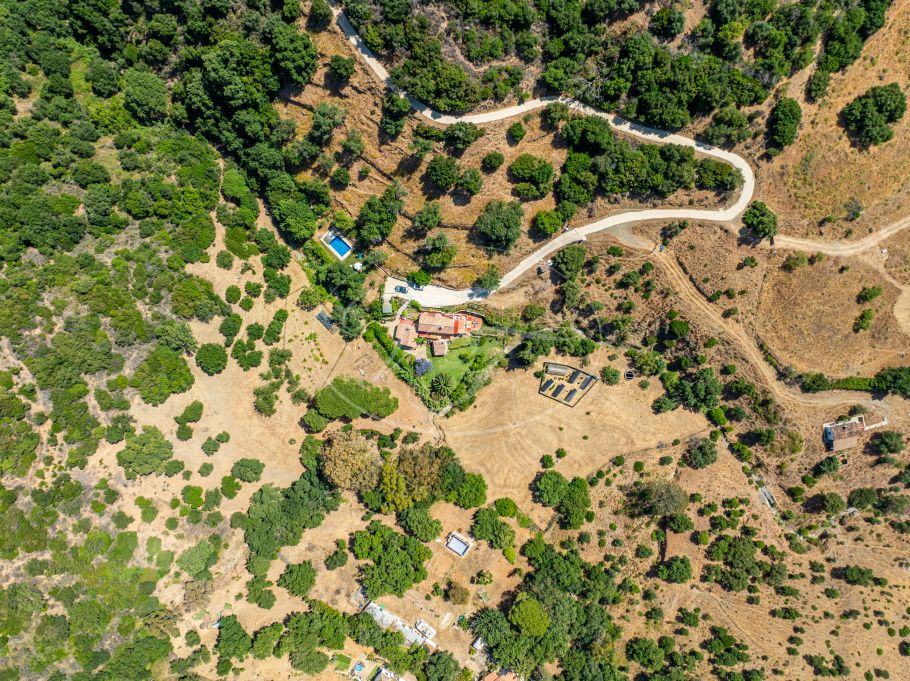 Authentic Finca with Large Plot of Land, Casares