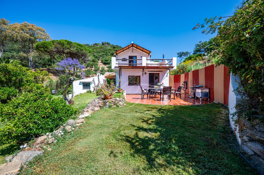 Authentic Finca with Large Plot of Land, Casares