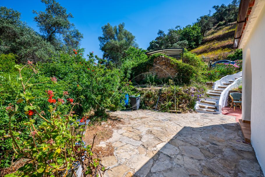 Authentic Finca with Large Plot of Land, Casares