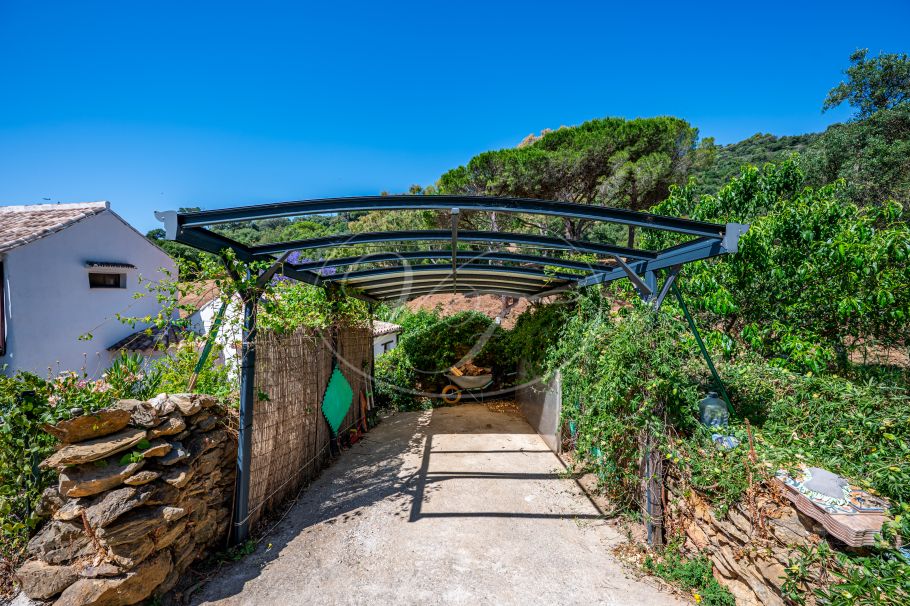 Authentic Finca with Large Plot of Land, Casares