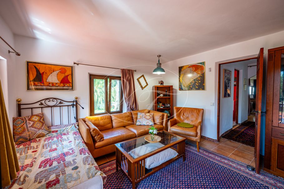 Authentic Finca with Large Plot of Land, Casares