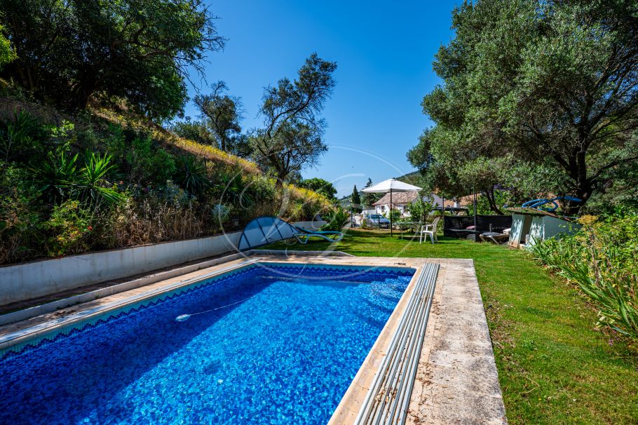 Authentic Finca with Large Plot of Land, Casares