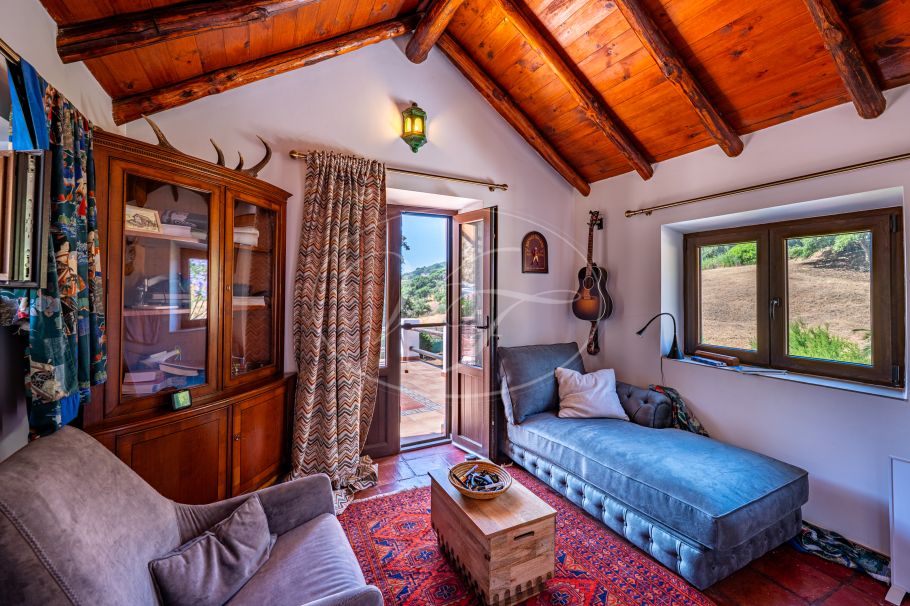 Authentic Finca with Large Plot of Land, Casares
