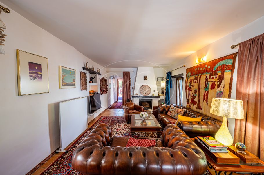 Authentic Finca with Large Plot of Land, Casares