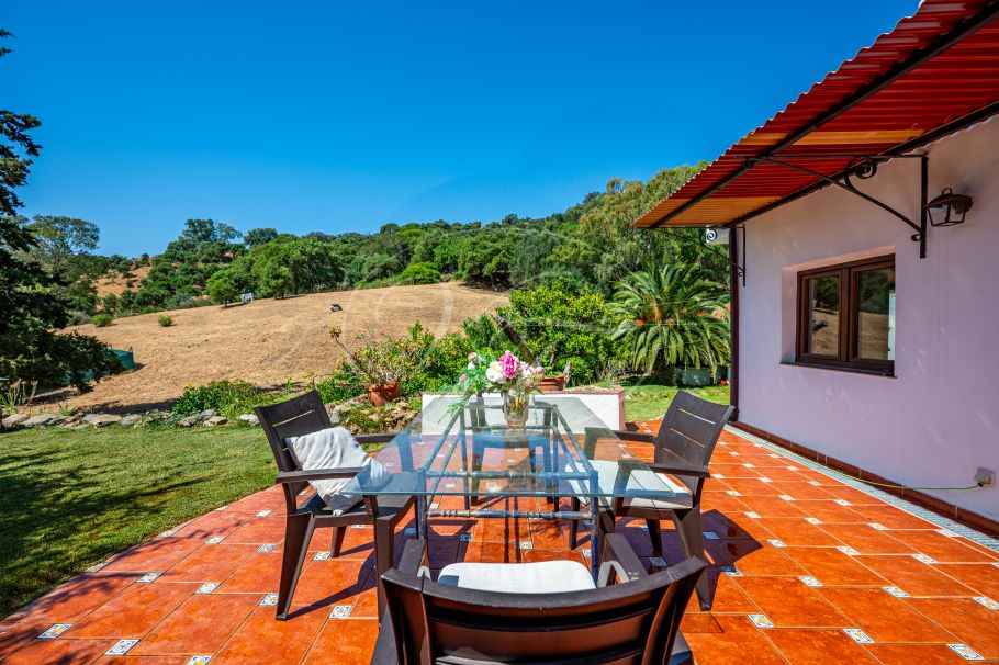 Authentic Finca with Large Plot of Land, Casares