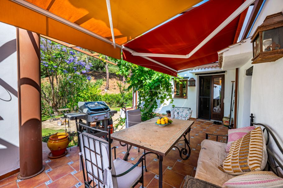 Authentic Finca with Large Plot of Land, Casares