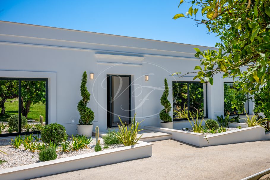 Finca parcialmente renovada con vistas al mar, Estepona