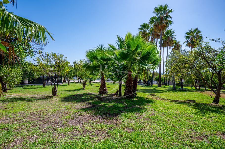 Finca parcialmente renovada con vistas al mar, Estepona
