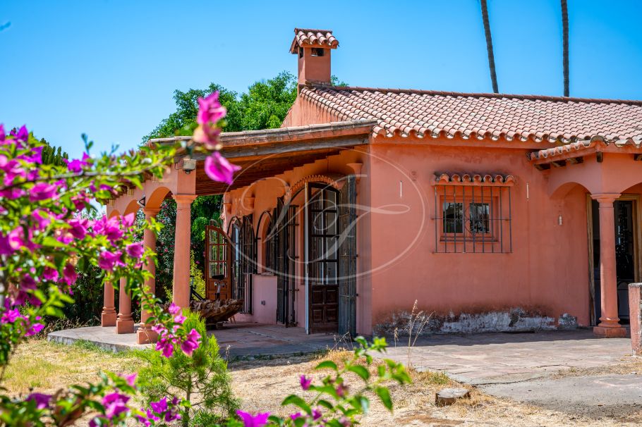 Finca parcialmente renovada con vistas al mar, Estepona