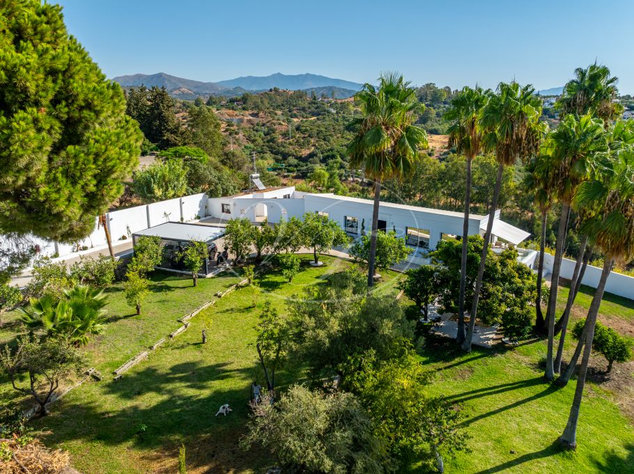 Finca parcialmente renovada con vistas al mar, Estepona