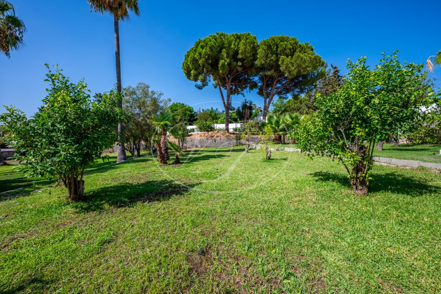 Finca parcialmente renovada con vistas al mar, Estepona