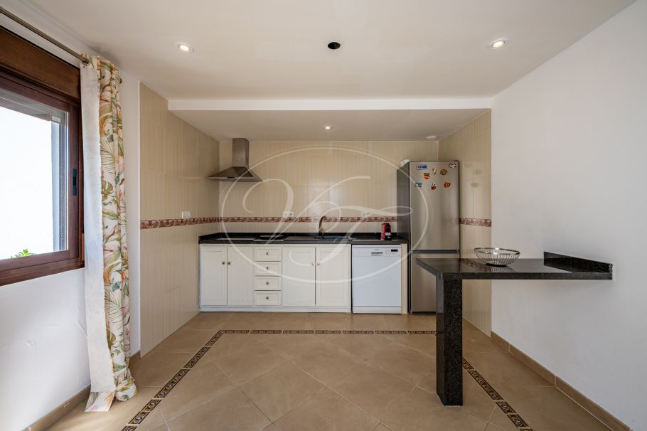 Finca parcialmente renovada con vistas al mar, Estepona