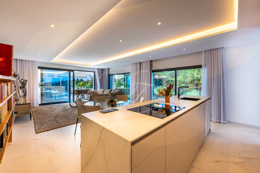 Finca parcialmente renovada con vistas al mar, Estepona
