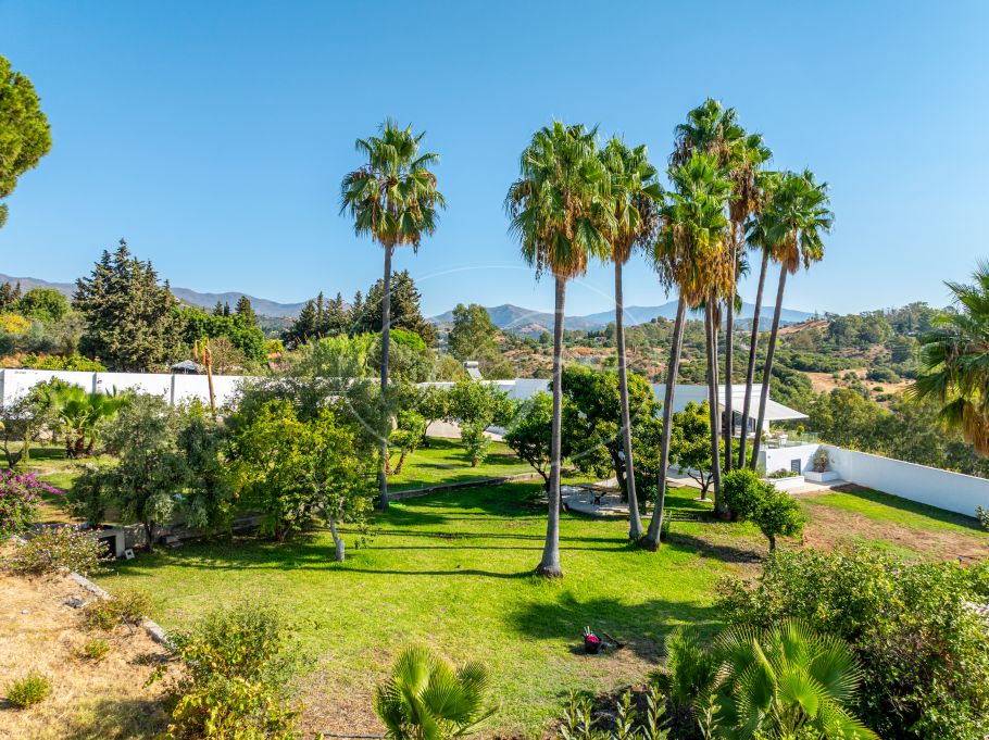 Finca parcialmente renovada con vistas al mar, Estepona