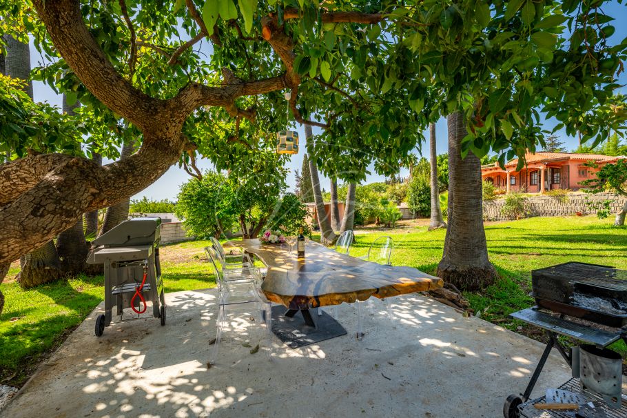 Finca parcialmente renovada con vistas al mar, Estepona