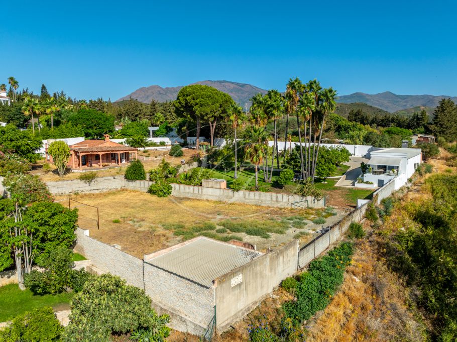 Finca parcialmente renovada con vistas al mar, Estepona