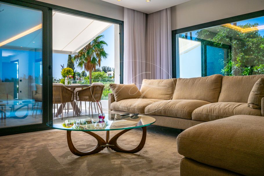Finca parcialmente renovada con vistas al mar, Estepona