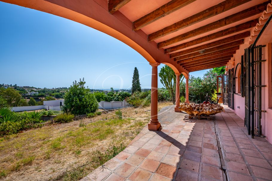 Finca parcialmente renovada con vistas al mar, Estepona