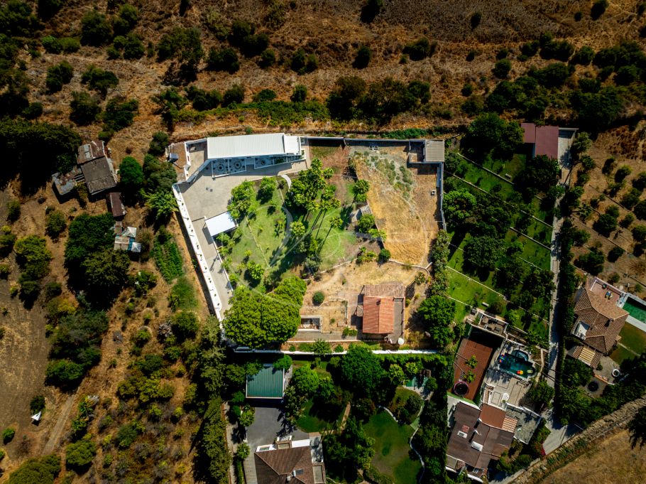 Finca parcialmente renovada con vistas al mar, Estepona