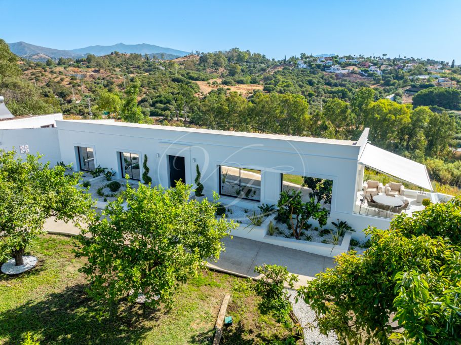 Finca parcialmente renovada con vistas al mar, Estepona