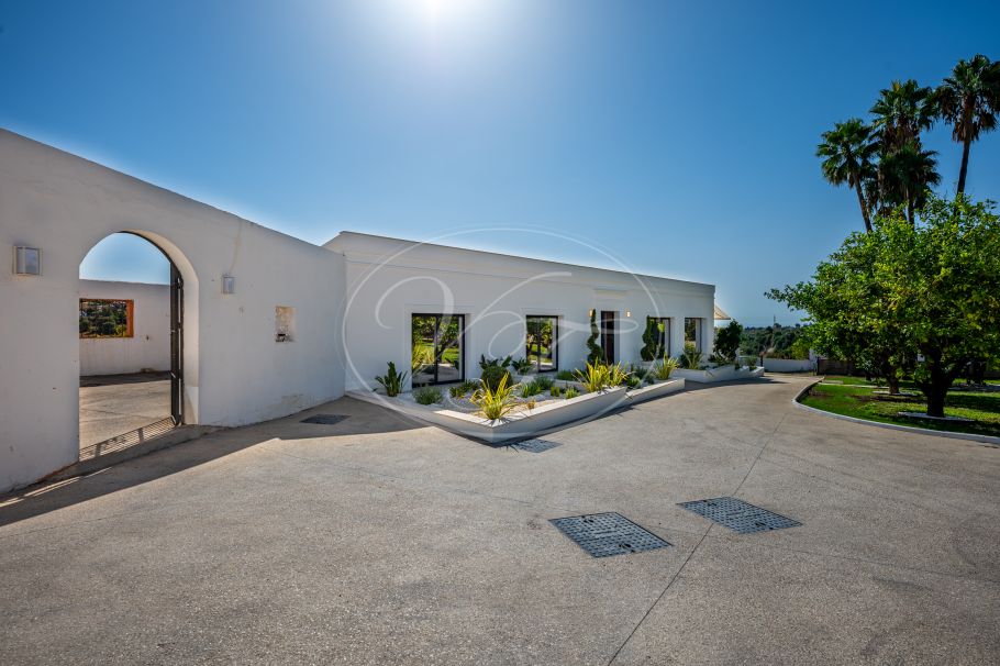 Finca parcialmente renovada con vistas al mar, Estepona