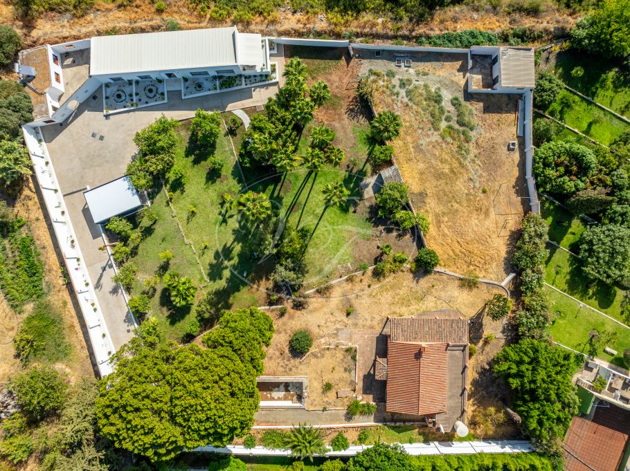 Finca parcialmente renovada con vistas al mar, Estepona