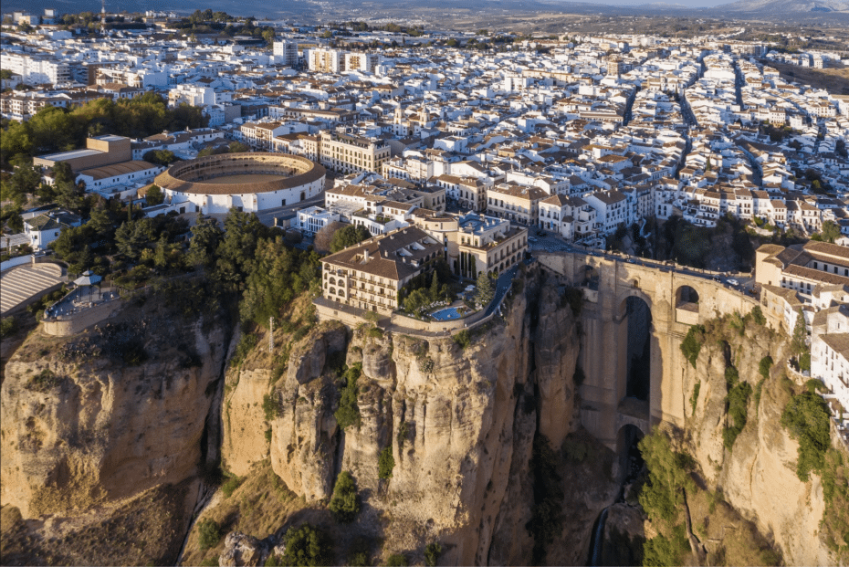 Flygfoto av Ronda, en pittoresk stad nära Malaga.