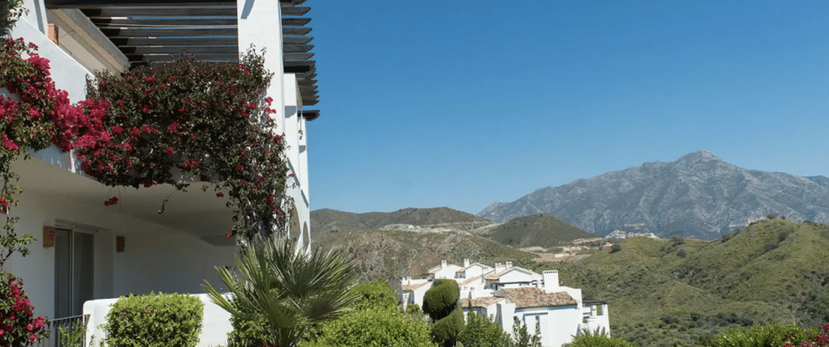 La Quinta: Between hill and mountain