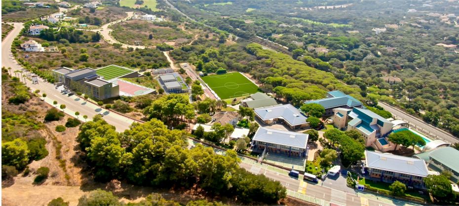 Luchtfoto van de internationale school van Sotogrande in Sotogrande, Cádiz