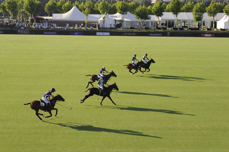 Photograph of people playing the sort polo in Sotogrande in Cadiz
