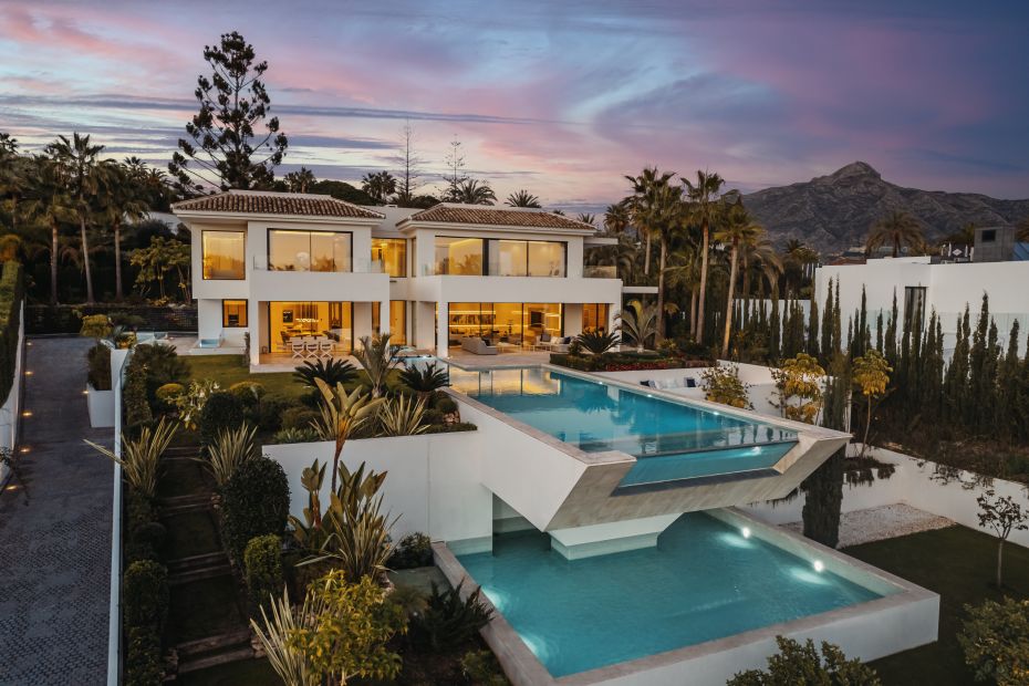 Another Marbella luxury villa: Style to infinity at Villa Aurora