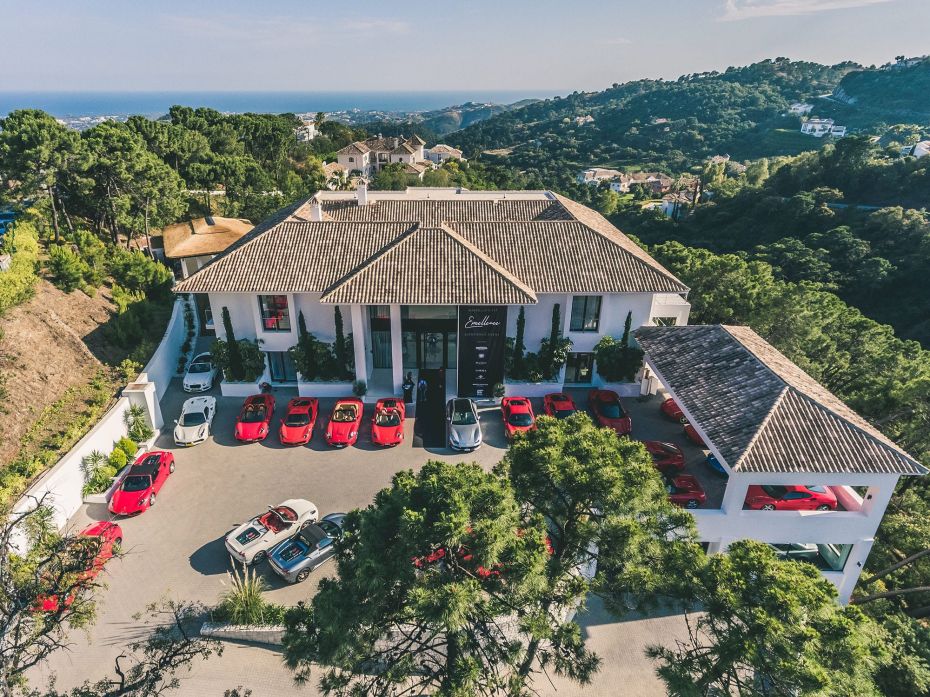 Club Ferrari Spain at the entrance of Villa Crystal