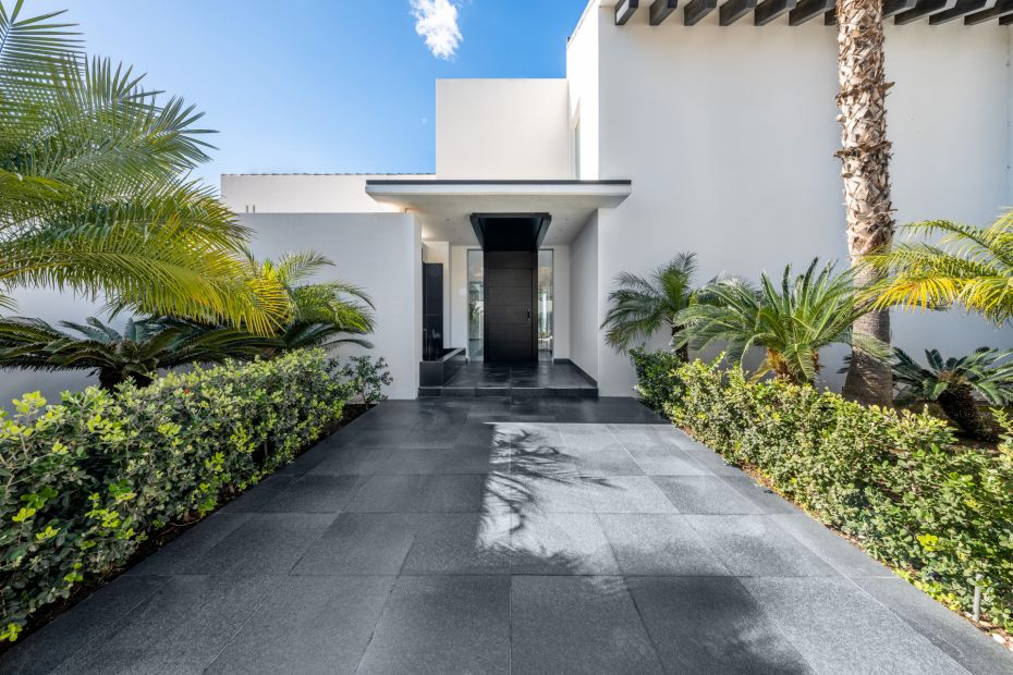 Entrance of Villa Blue Lagoon in Los Flamingos, Estepona