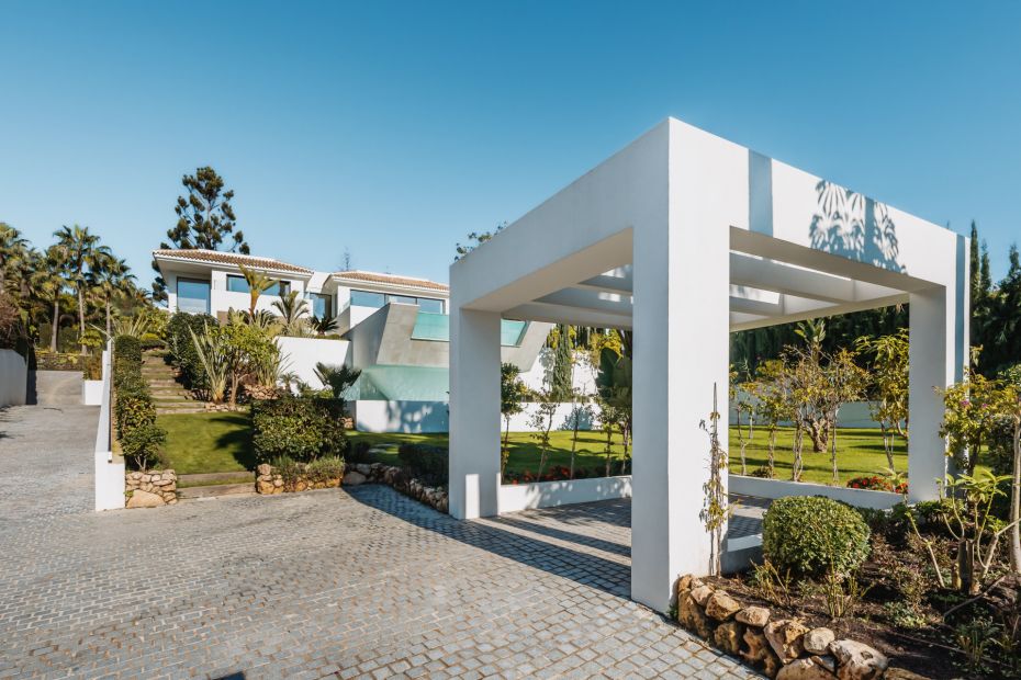 Villa Aurora Entrance in La Cerquilla, Marbella.